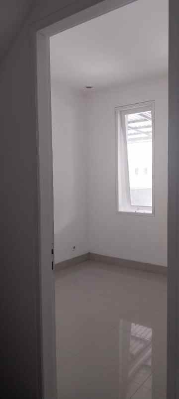 dijual rumah harapan indah cluster