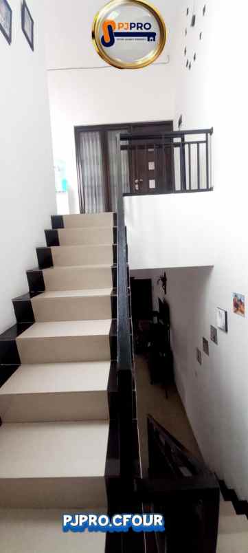 dijual rumah harapan indah cluster aralia