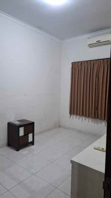 dijual rumah holis