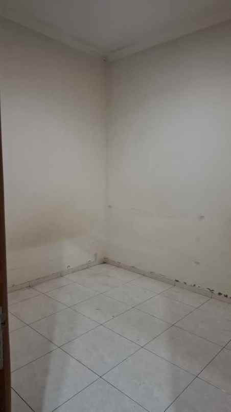 dijual rumah holis
