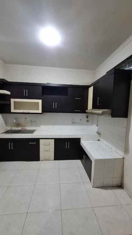 dijual rumah holis