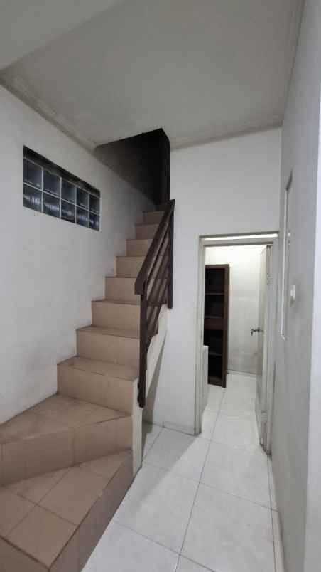 dijual rumah holis