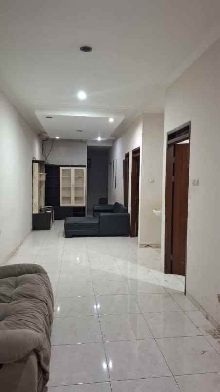 dijual rumah holis