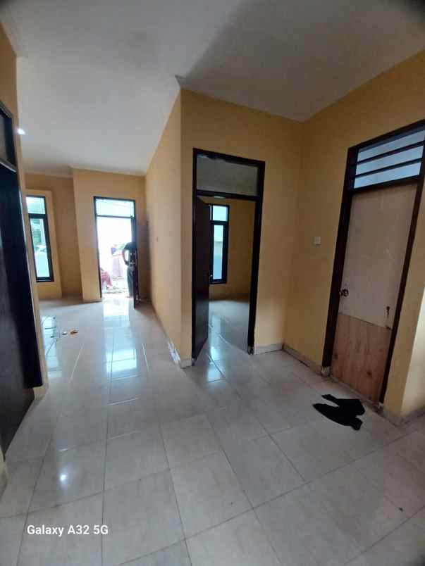 dijual rumah hook lt 173 51 shm utara permata medang