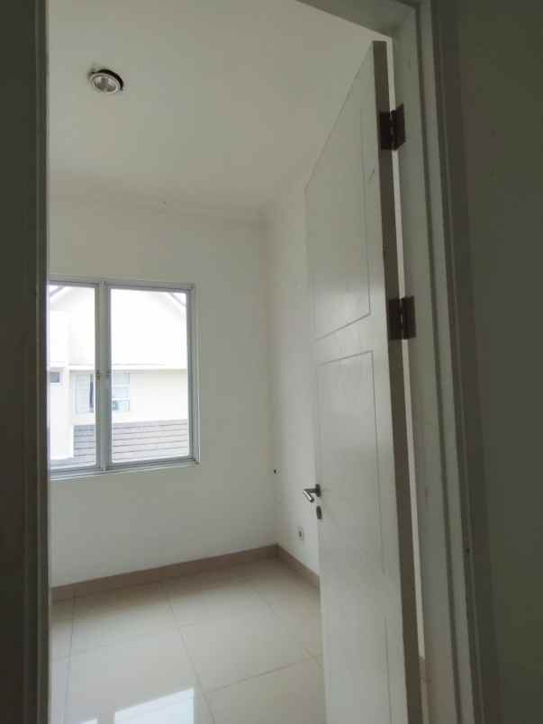 dijual rumah jakarta garden city