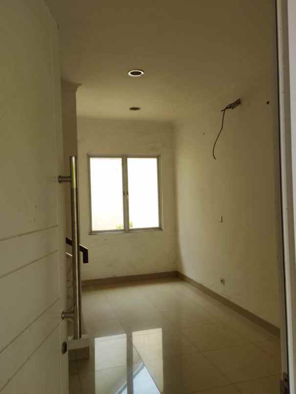 dijual rumah jakarta garden city