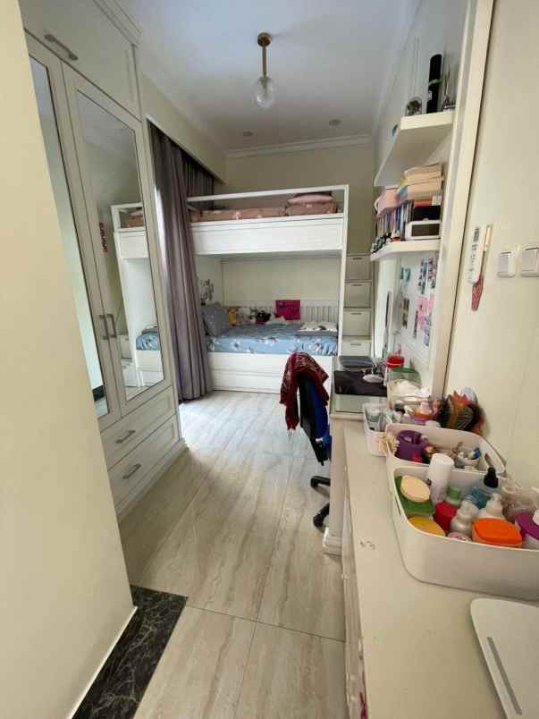 dijual rumah jalan benda kemang