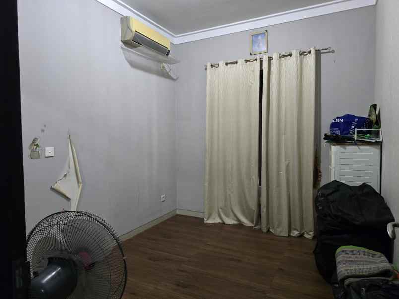 dijual rumah jalan central park a yani