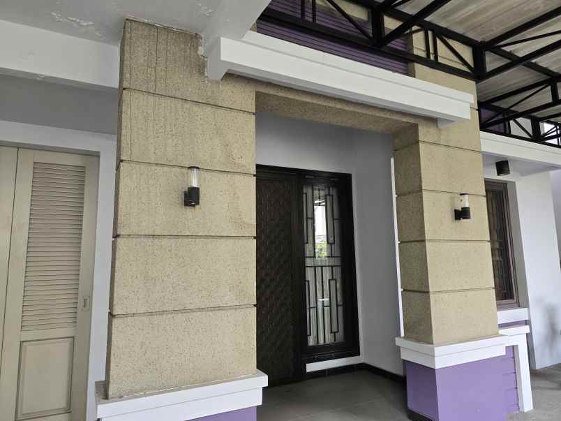 dijual rumah jalan central park a yani