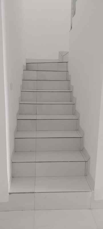 dijual rumah jalan gunung putri