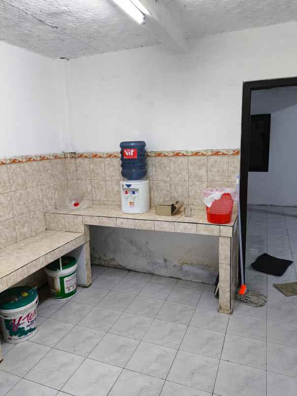 dijual rumah jalan letjend pol r