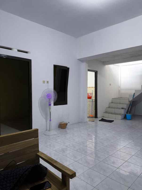 dijual rumah jalan letjend pol r