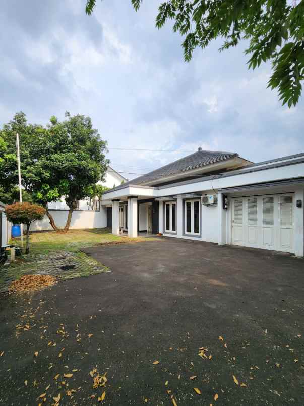 dijual rumah jalan raya bangka kemang