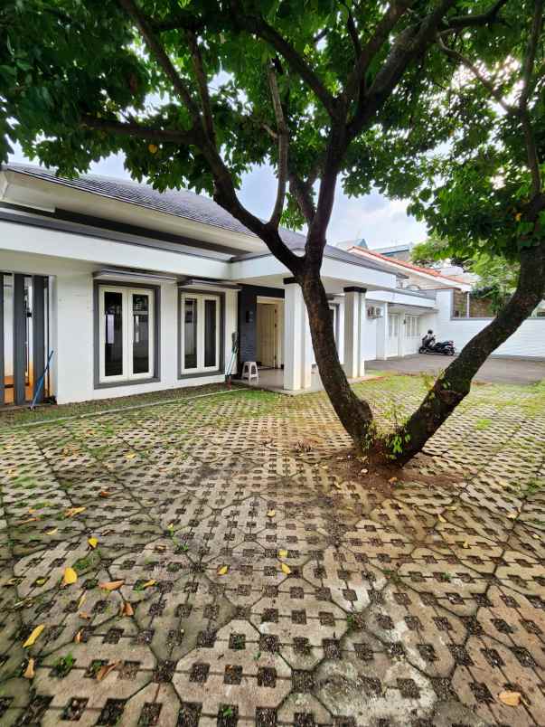 dijual rumah jalan raya bangka kemang