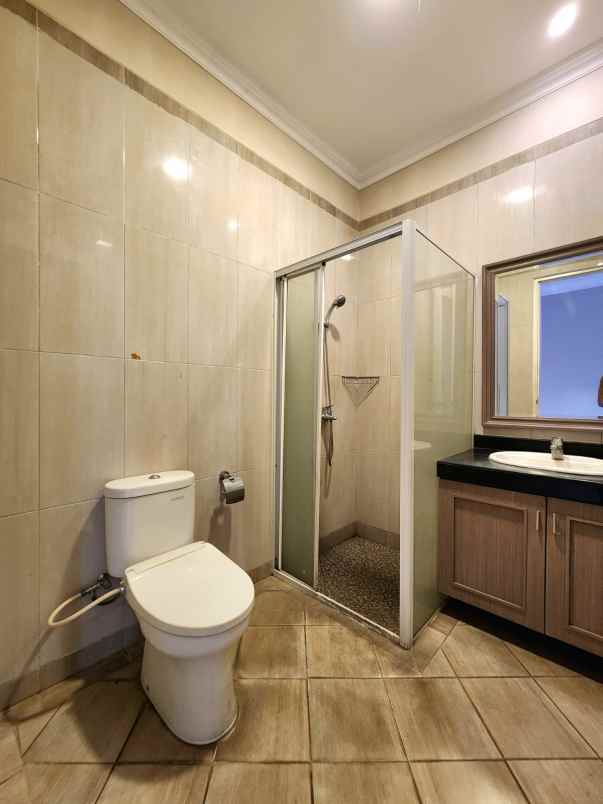 dijual rumah jalan raya bangka kemang