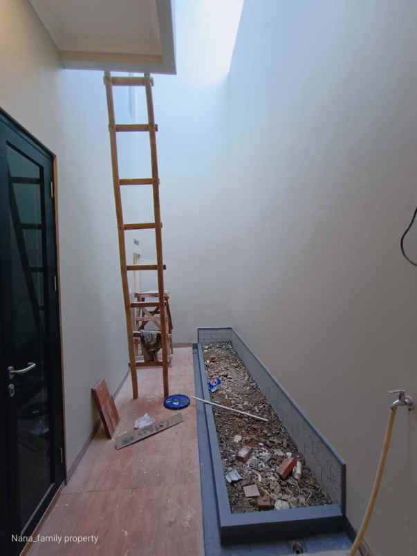 dijual rumah jalan raya bintaro