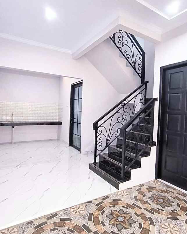 dijual rumah jalan raya jati padang jakarta