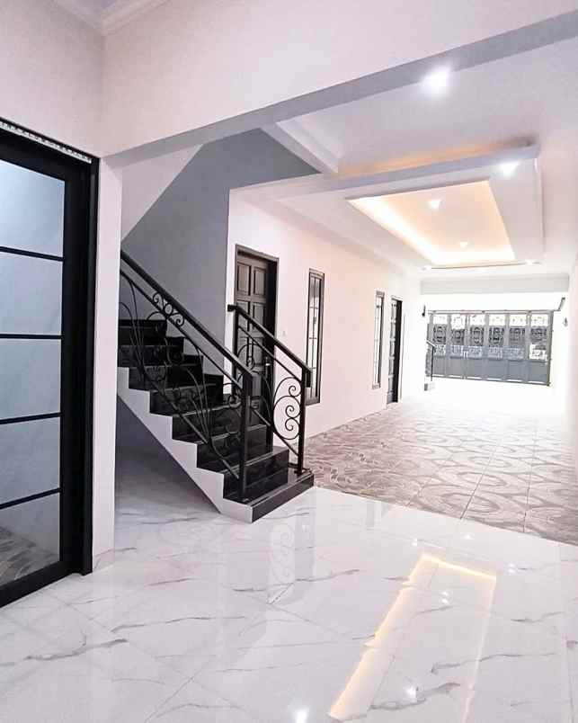 dijual rumah jalan raya jati padang jakarta