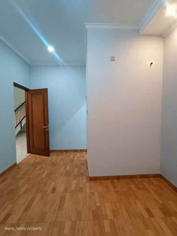 dijual rumah jalan raya kembangan joglo