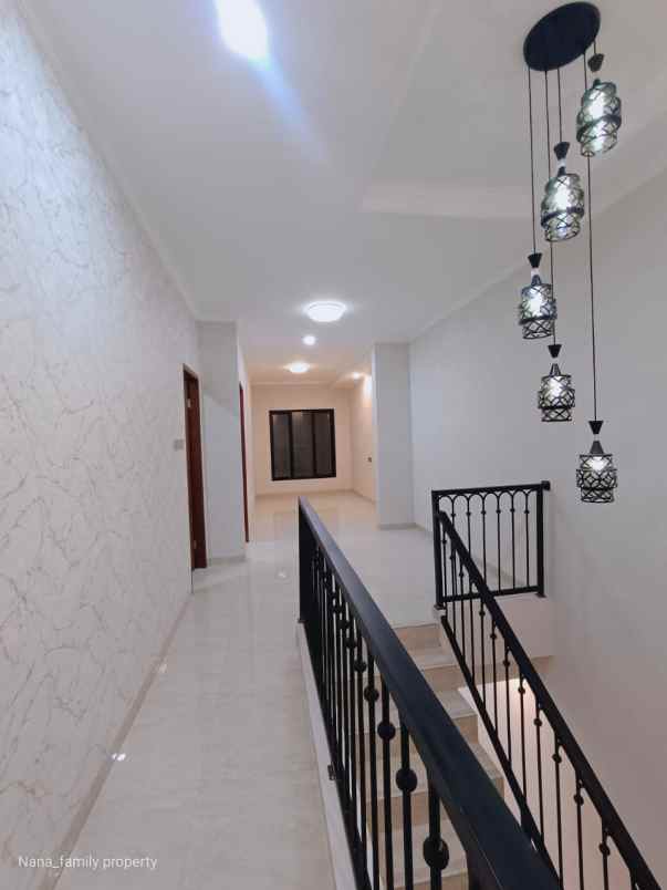 dijual rumah jalan raya kembangan joglo