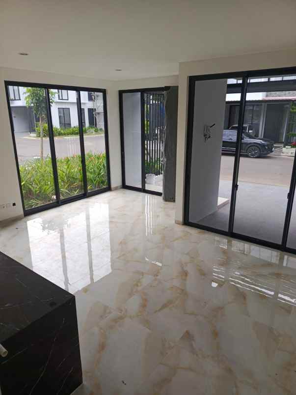 dijual rumah jalan raya kembangan puri