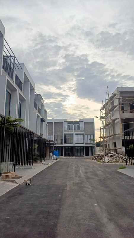 dijual rumah jalan raya kembangan puri