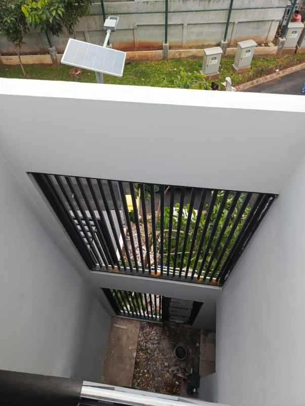 dijual rumah jalan raya kembangan puri