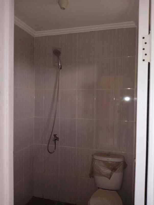 dijual rumah jalan raya lubang buaya