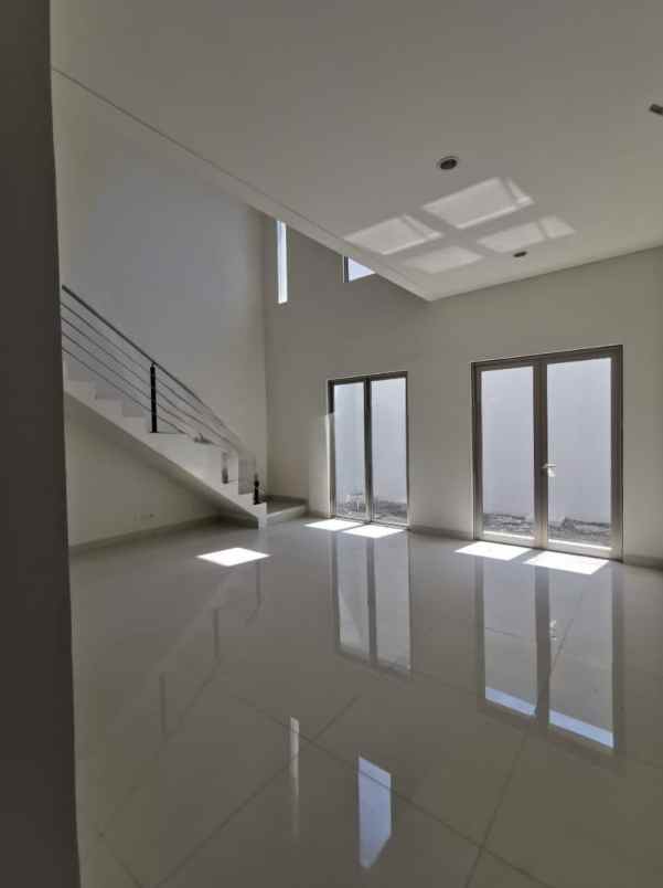 dijual rumah jalan raya menganti