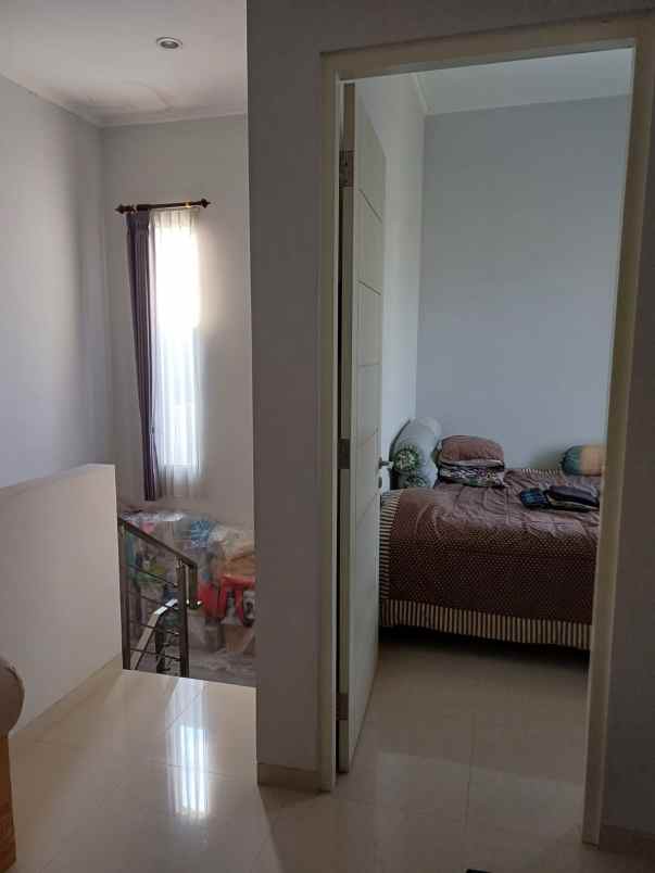 dijual rumah jalan royal residence