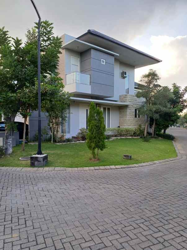 dijual rumah jalan royal residence