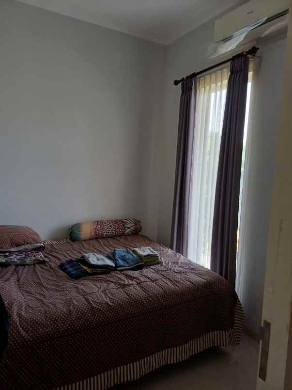 dijual rumah jalan royal residence