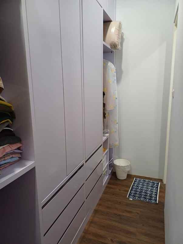 dijual rumah jalan royal residence