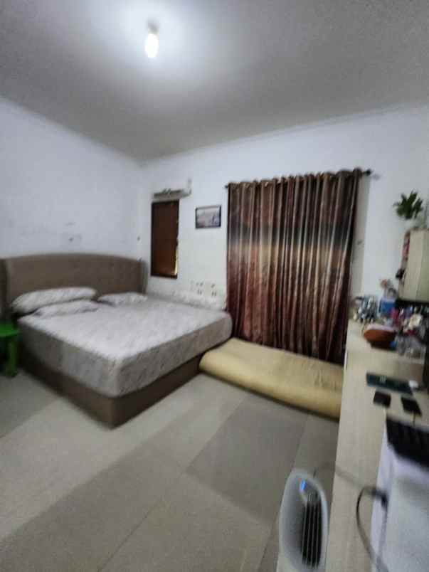 dijual rumah jalan royal residence