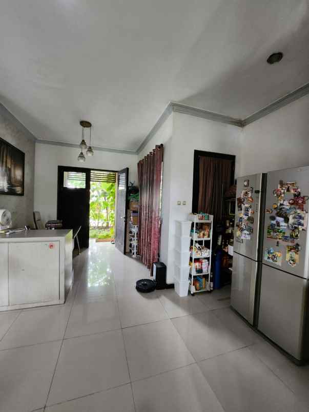 dijual rumah jalan royal residence