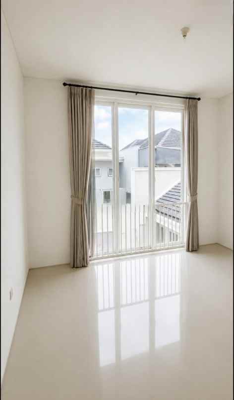 dijual rumah jalan royal residence