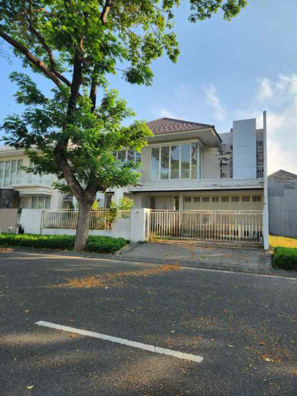 dijual rumah jalan royal residence