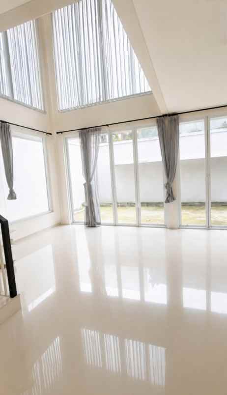 dijual rumah jalan royal residence