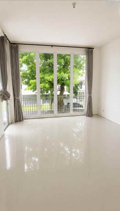 dijual rumah jalan royal residence