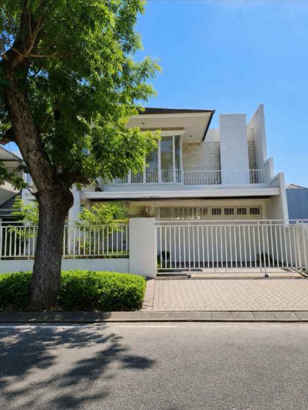 dijual rumah jalan royal residence