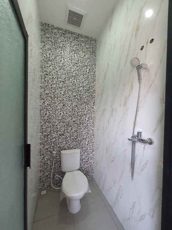 dijual rumah jalan wiguna
