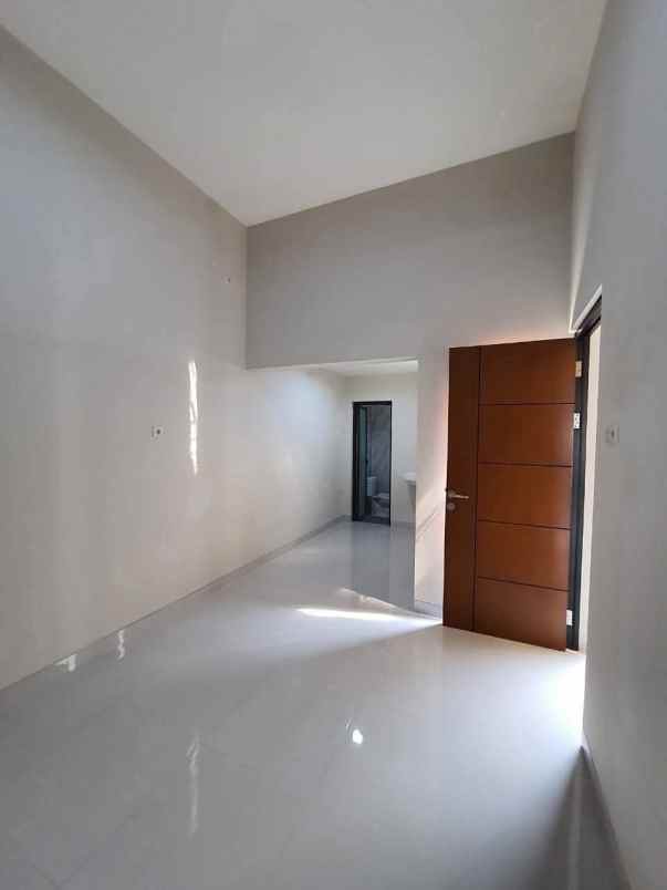 dijual rumah jalan wiguna