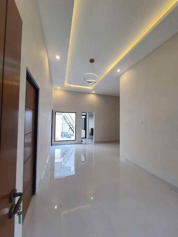 dijual rumah jalan wiguna