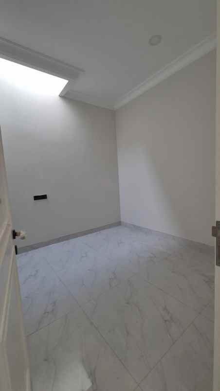 dijual rumah janur kuning residence