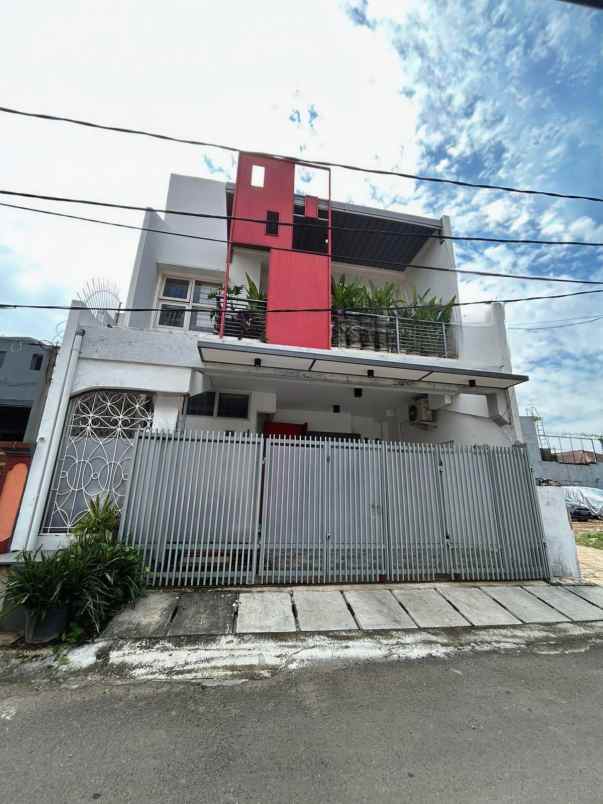 dijual rumah jati palem