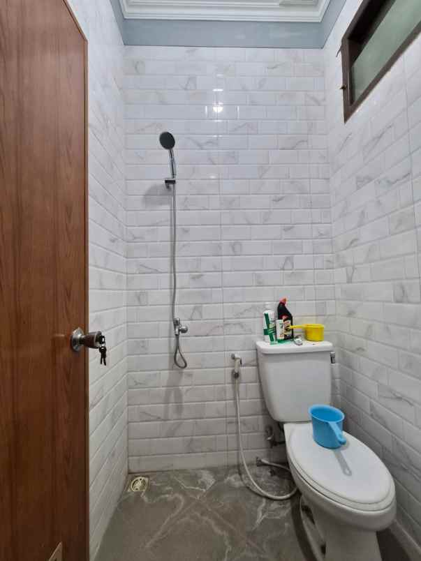 dijual rumah jatibening