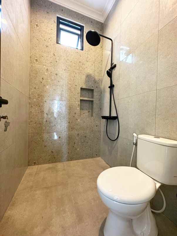 dijual rumah jatibening