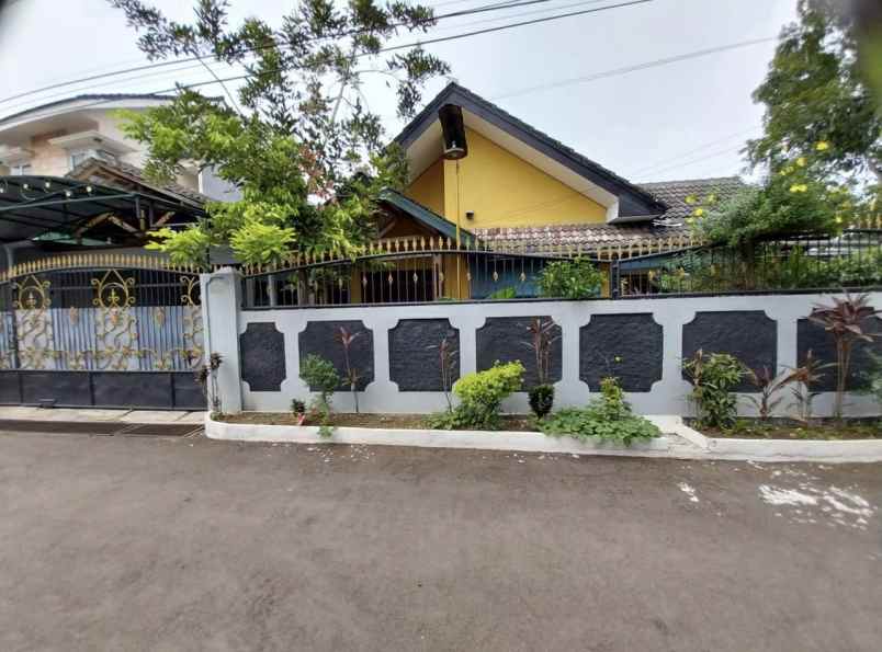 dijual rumah jaticempaka kec pondok
