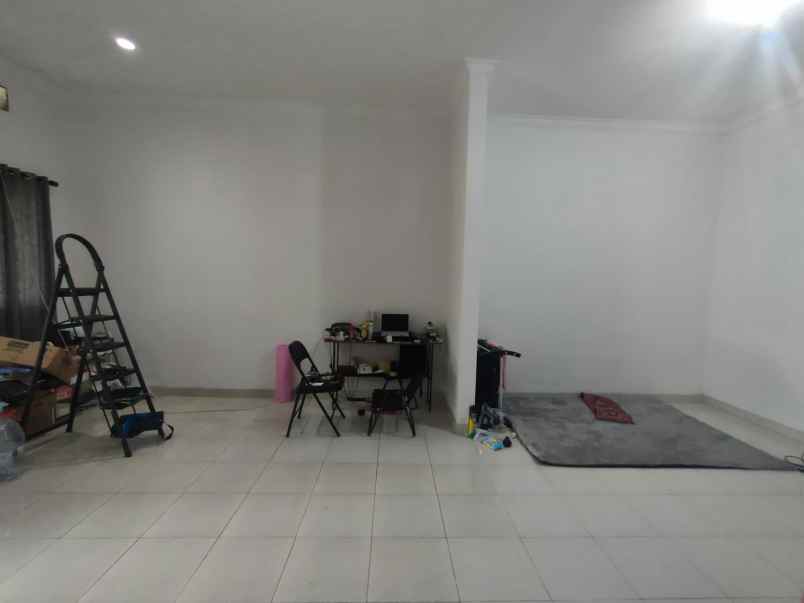 dijual rumah jatiwaringin