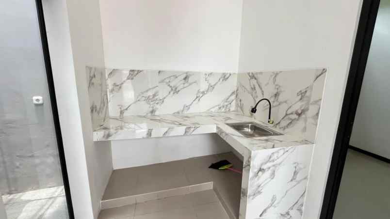 dijual rumah jelidro